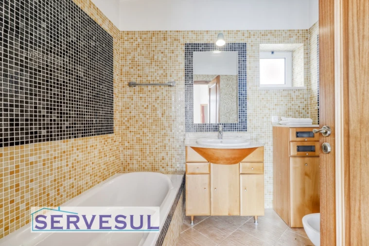 Moradia T4 para Venda em Estômbar e Parchal Foto 23