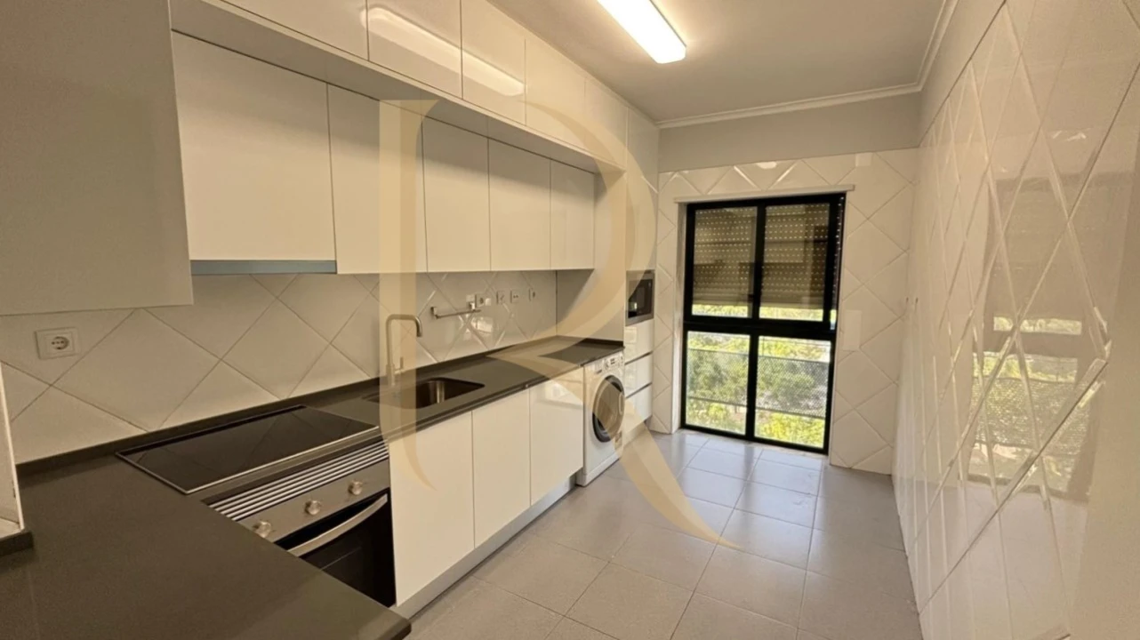 Apartamento T2 para Venda em Caparica e Trafaria Foto 1