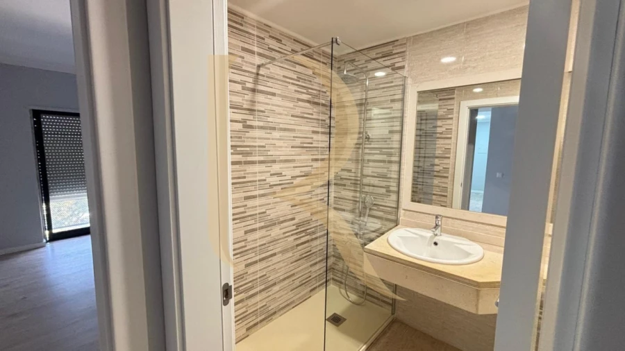 Apartamento T2 para Venda em Caparica e Trafaria Foto 5