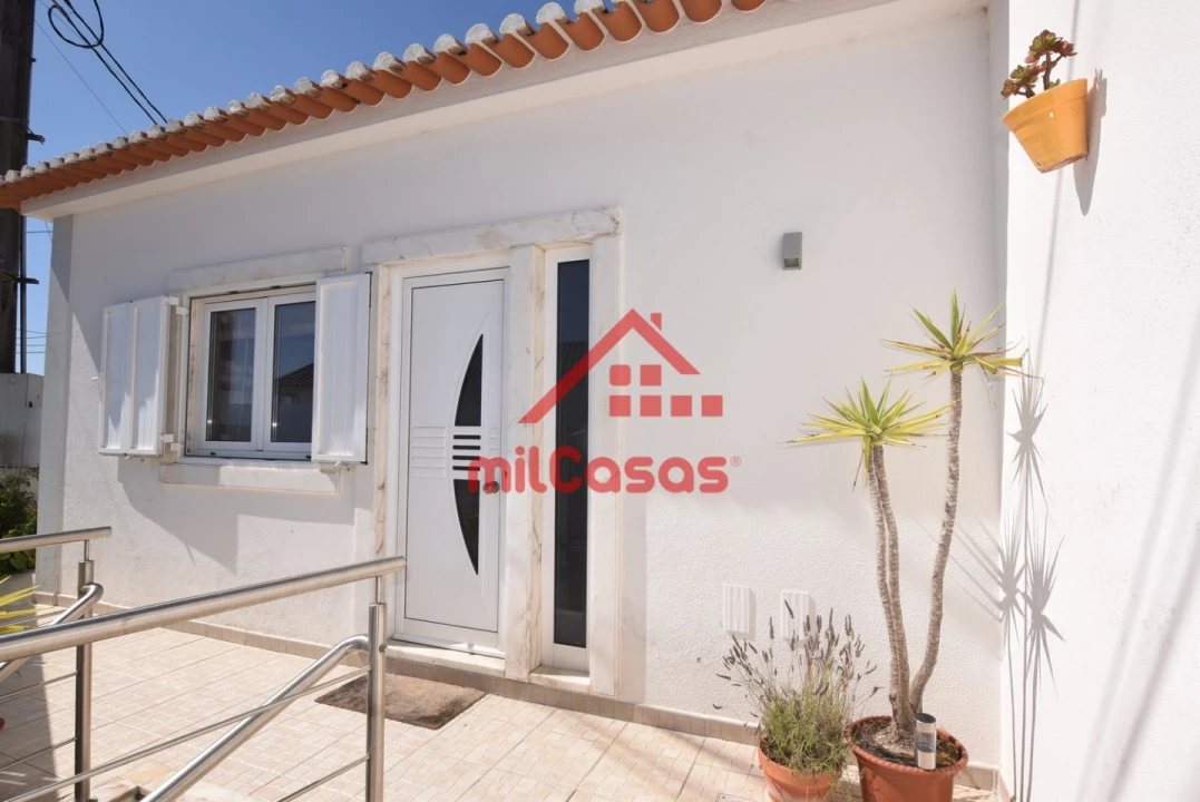 Moradia T4 para Venda em Encarnação Foto 2