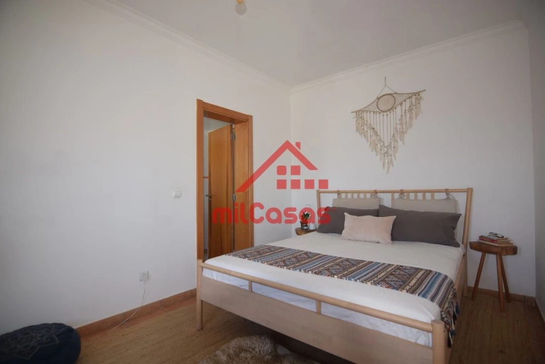 Moradia T4 para Venda em Encarnação Foto 9