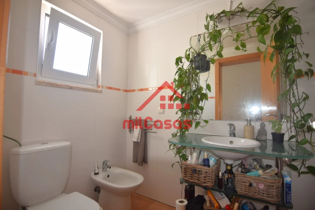 Moradia T4 para Venda em Encarnação Foto 10