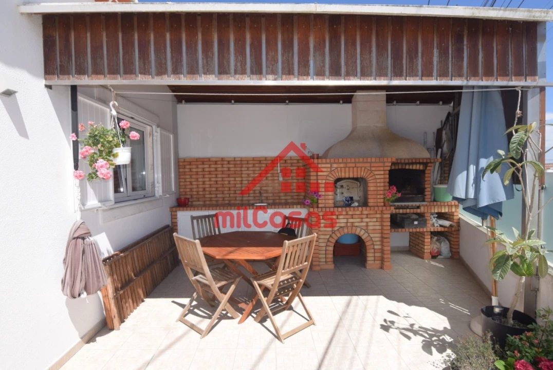 Moradia T4 para Venda em Encarnação Foto 17