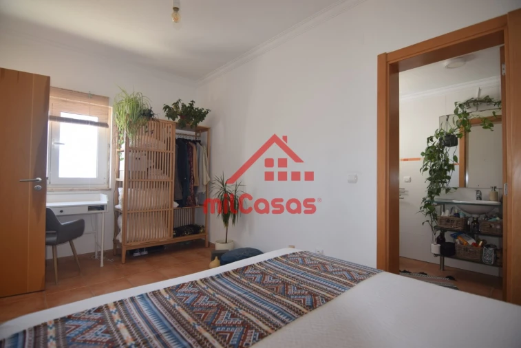 Moradia T4 para Venda em Encarnação Foto 8