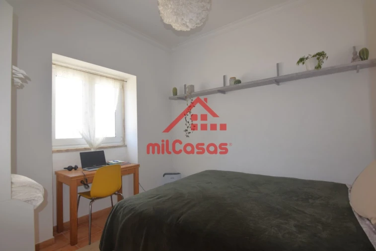 Moradia T4 para Venda em Encarnação Foto 15