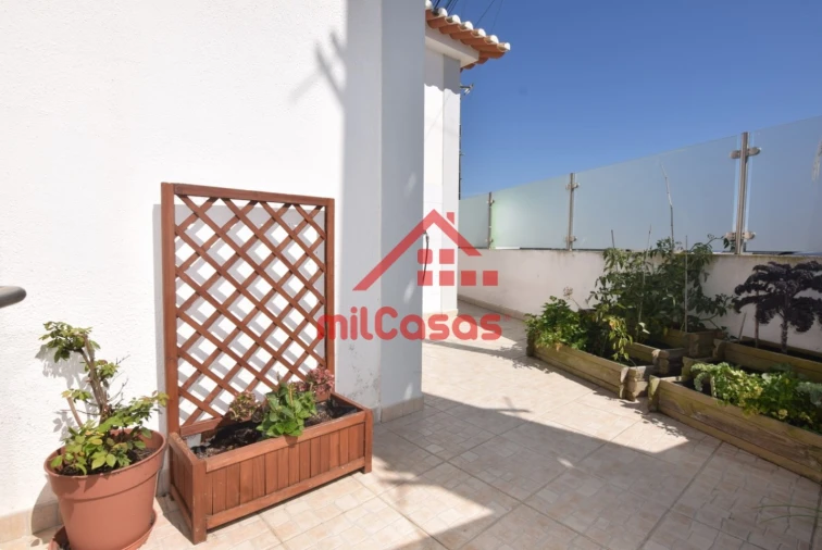 Moradia T4 para Venda em Encarnação Foto 18