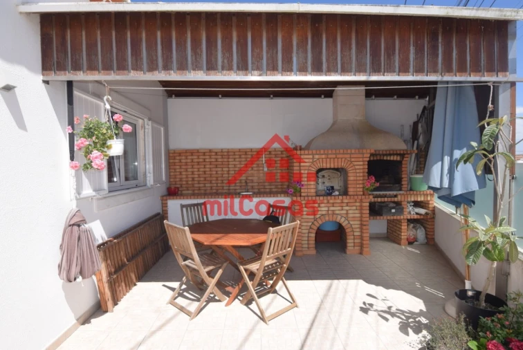 Moradia T4 para Venda em Encarnação Foto 17