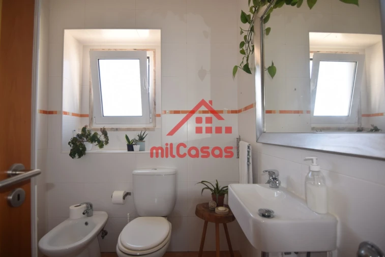 Moradia T4 para Venda em Encarnação Foto 16