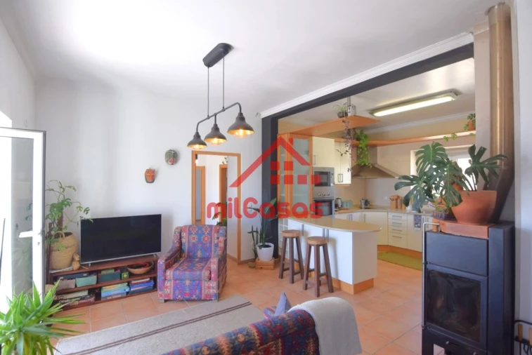 Moradia T4 para Venda em Encarnação Foto 3