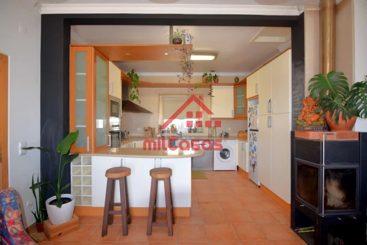 Moradia T4 para Venda em Encarnação Foto 4