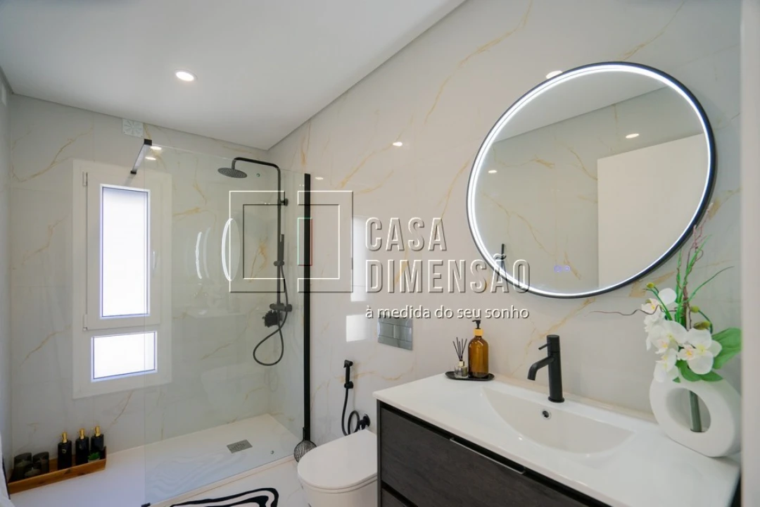 Moradia T4 para Venda em Laranjeiro e Feijó Foto 50