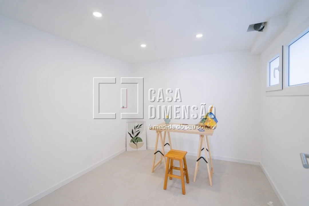 Moradia T4 para Venda em Laranjeiro e Feijó Foto 75