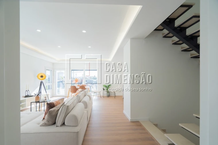 Moradia T4 para Venda em Laranjeiro e Feijó Foto 2