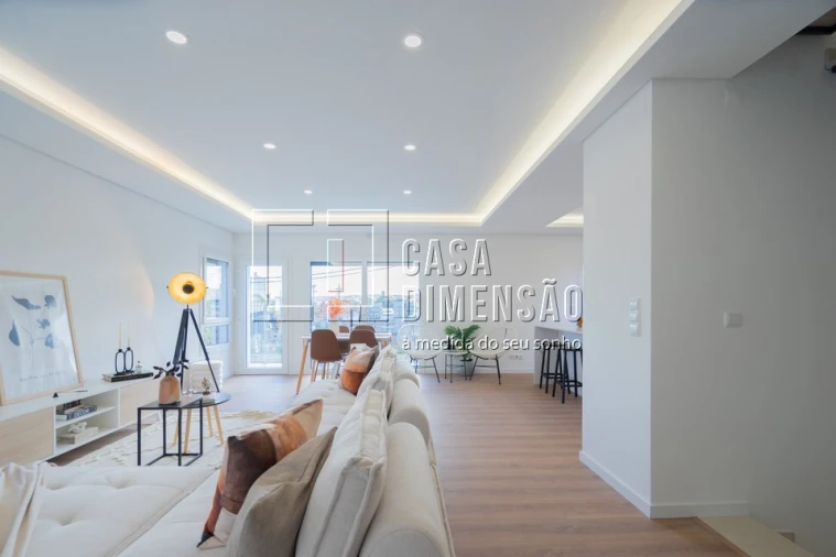 Moradia T4 para Venda em Laranjeiro e Feijó Foto 5