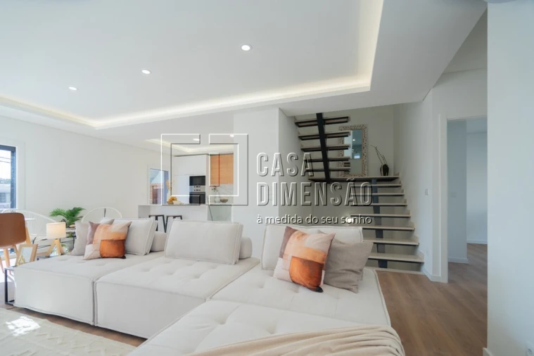 Moradia T4 para Venda em Laranjeiro e Feijó Foto 9