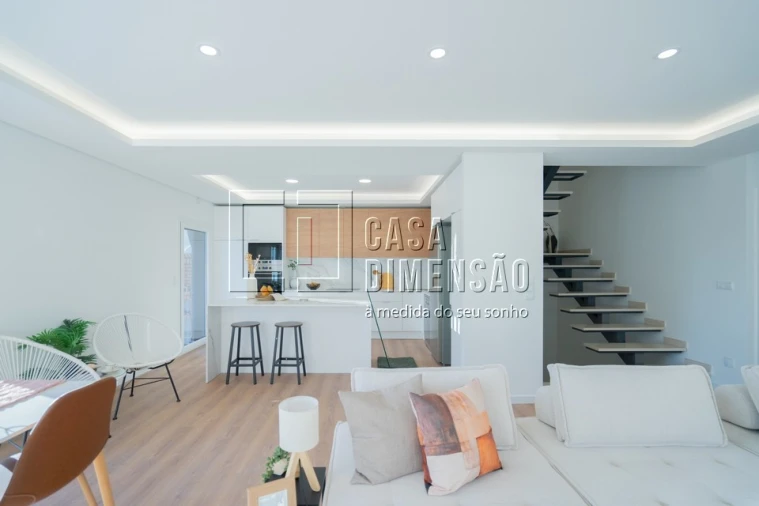 Moradia T4 para Venda em Laranjeiro e Feijó Foto 19