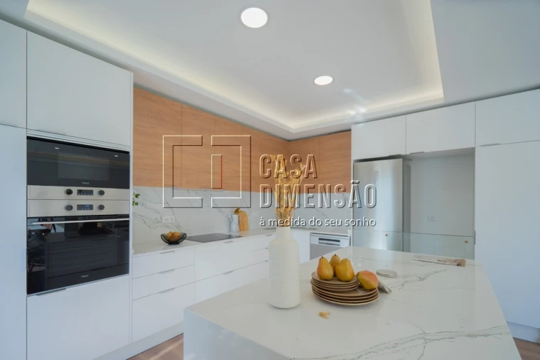 Moradia T4 para Venda em Laranjeiro e Feijó Foto 24