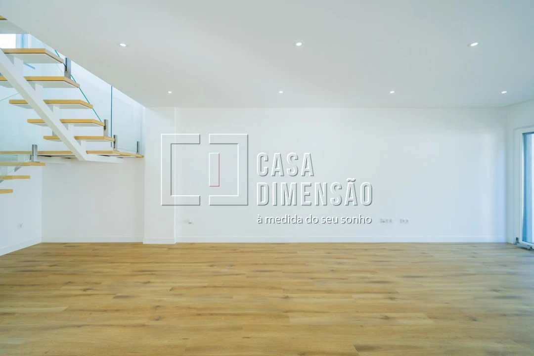 Moradia T4 para Venda em Charneca de Caparica e Sobreda Foto 5