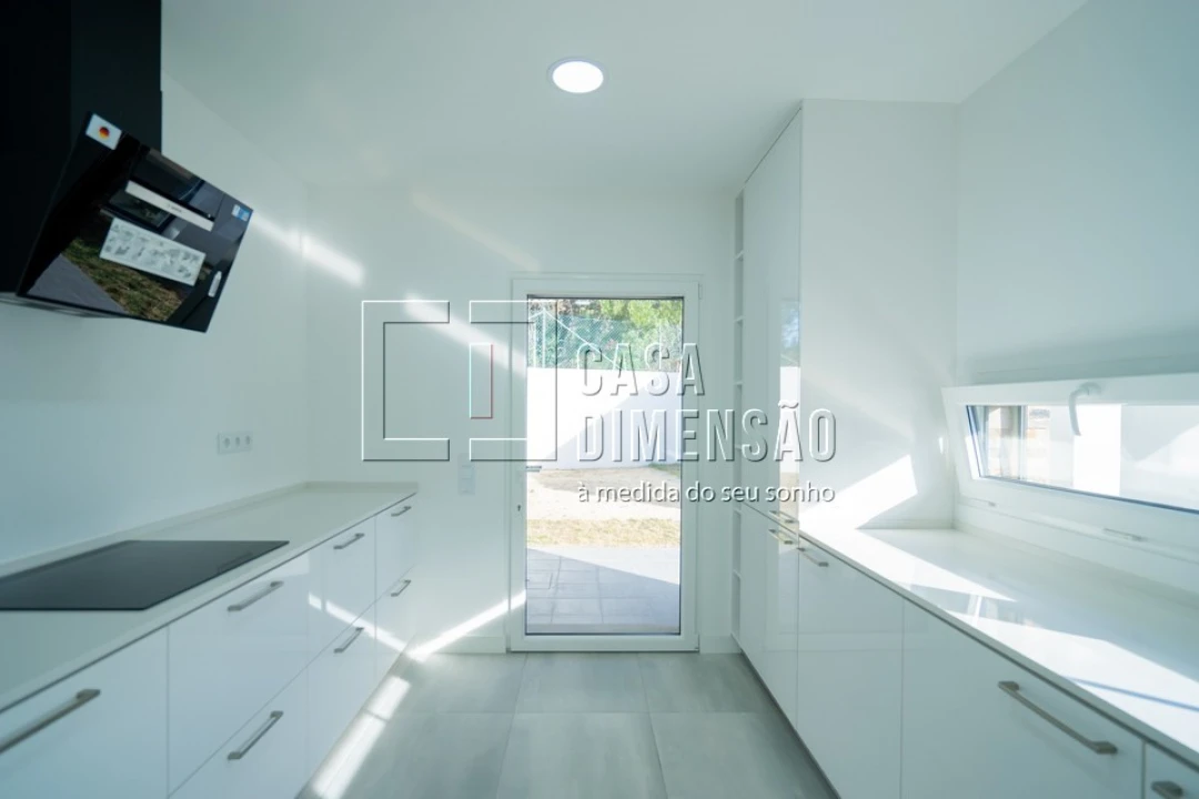 Moradia T4 para Venda em Charneca de Caparica e Sobreda Foto 11
