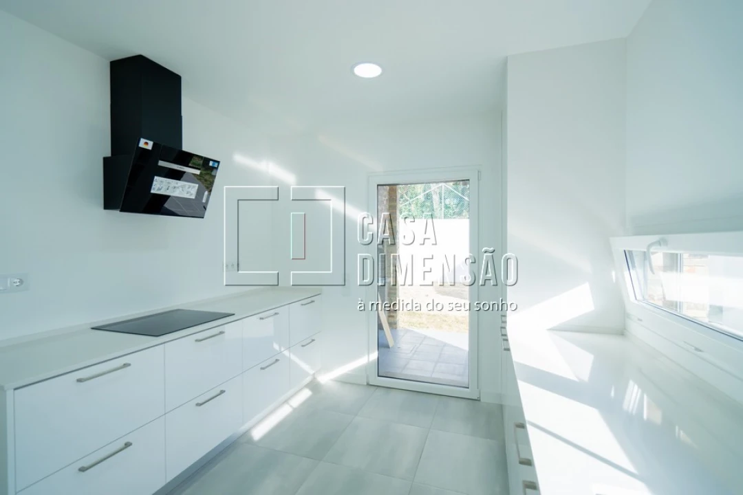 Moradia T4 para Venda em Charneca de Caparica e Sobreda Foto 12