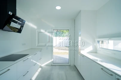 Moradia T4 para Venda em Charneca de Caparica e Sobreda