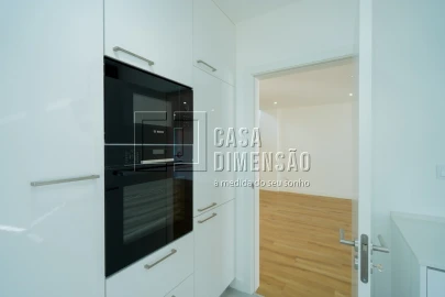 Moradia T4 para Venda em Charneca de Caparica e Sobreda