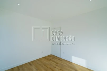 Moradia T4 para Venda em Charneca de Caparica e Sobreda