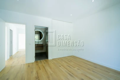 Moradia T4 para Venda em Charneca de Caparica e Sobreda
