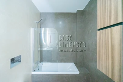Moradia T4 para Venda em Charneca de Caparica e Sobreda