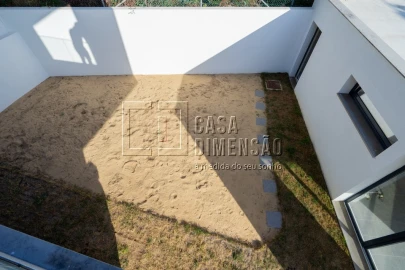 Moradia T4 para Venda em Charneca de Caparica e Sobreda