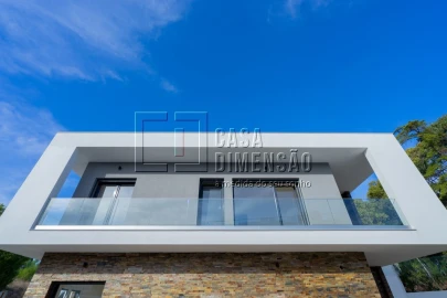 Moradia T4 para Venda em Charneca de Caparica e Sobreda