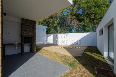 Moradia T4 para Venda em Charneca de Caparica e Sobreda