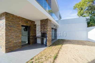 Moradia T4 para Venda em Charneca de Caparica e Sobreda