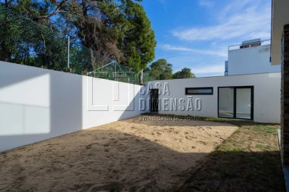 Moradia T4 para Venda em Charneca de Caparica e Sobreda