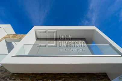 Moradia T4 para Venda em Charneca de Caparica e Sobreda