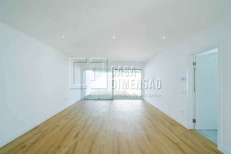 Moradia T4 para Venda em Charneca de Caparica e Sobreda Foto 3