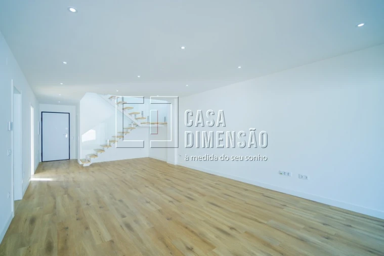 Moradia T4 para Venda em Charneca de Caparica e Sobreda Foto 6