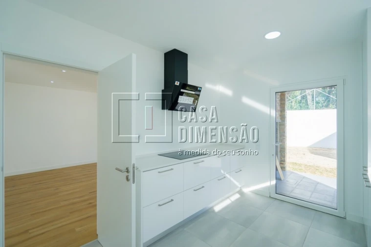 Moradia T4 para Venda em Charneca de Caparica e Sobreda Foto 13