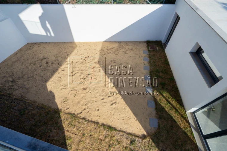 Moradia T4 para Venda em Charneca de Caparica e Sobreda Foto 53