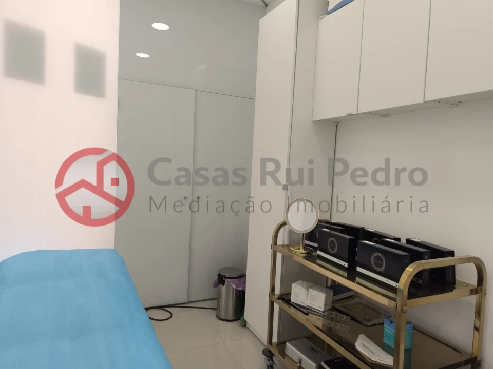Loja para Cedência de Quotas em Arroios Foto 14