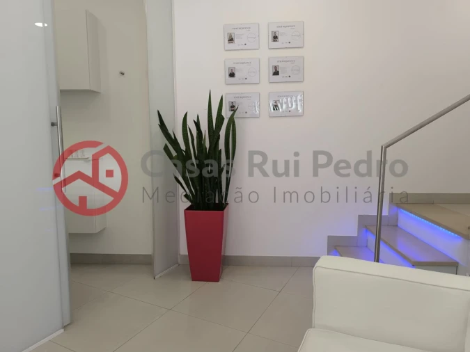 Loja para Cedência de Quotas em Arroios Foto 8