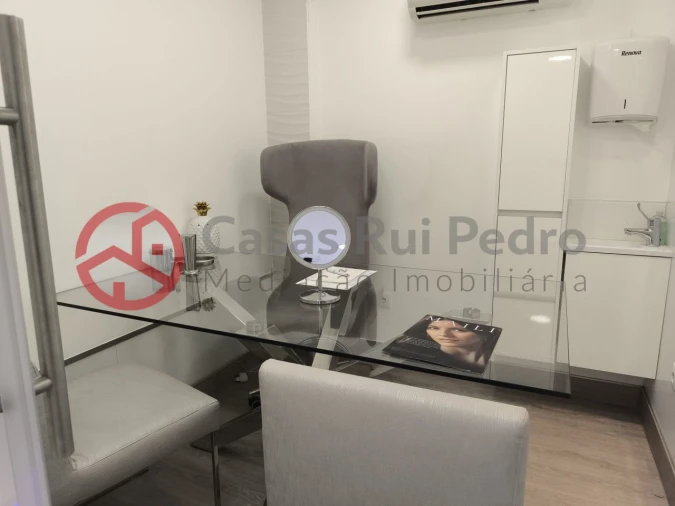 Loja para Cedência de Quotas em Arroios Foto 24