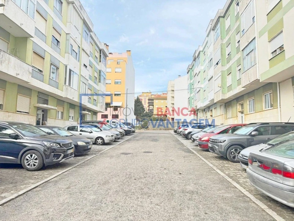 Apartamento T2 para Venda em Agualva e Mira-Sintra Foto 4