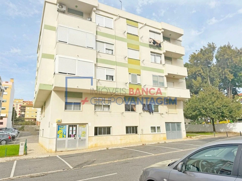 Apartamento T2 para Venda em Agualva e Mira-Sintra Foto 8