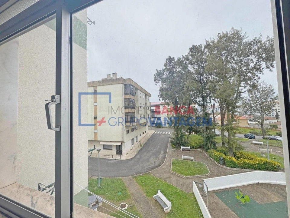 Apartamento T2 para Venda em Agualva e Mira-Sintra Foto 16