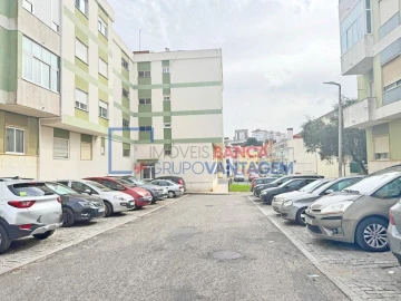 Apartamento T2 para Venda em Agualva e Mira-Sintra