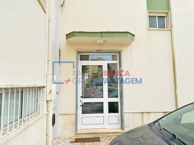 Apartamento T2 para Venda em Agualva e Mira-Sintra Foto 9