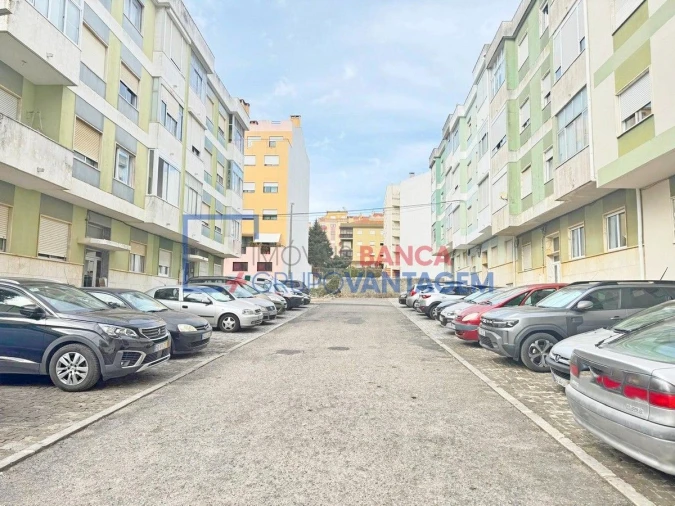 Apartamento T2 para Venda em Agualva e Mira-Sintra Foto 4
