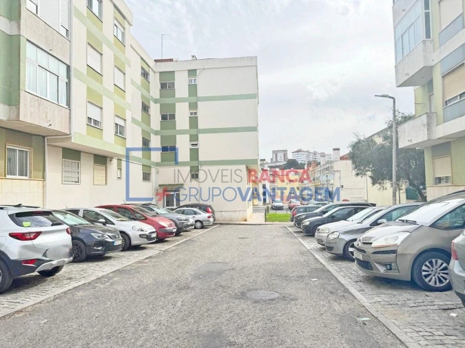 Apartamento T2 para Venda em Agualva e Mira-Sintra Foto 11