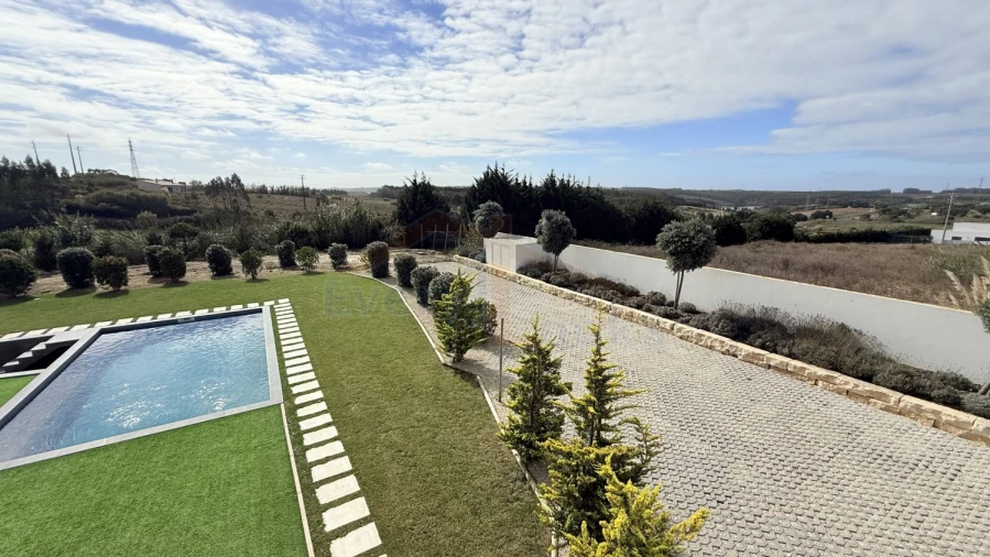 Moradia T4 para Venda em Atouguia da Baleia Foto 7